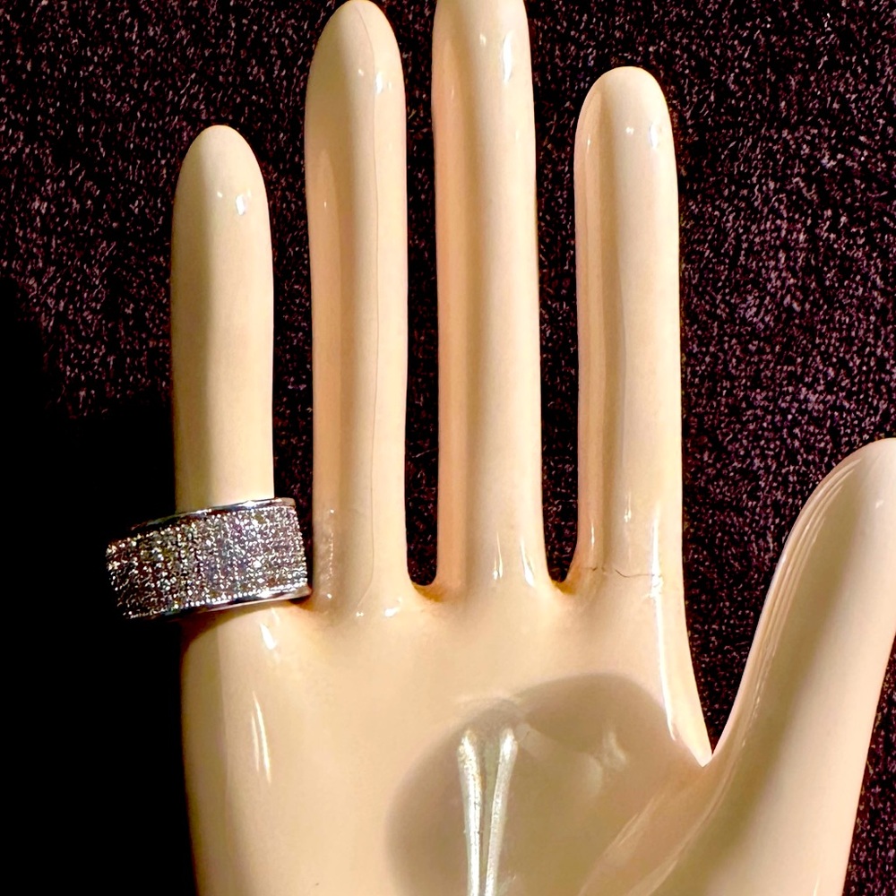 Elegant Silver Women's Ring